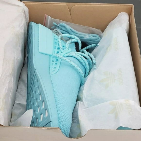 Pharrell x nmd human race AQUA